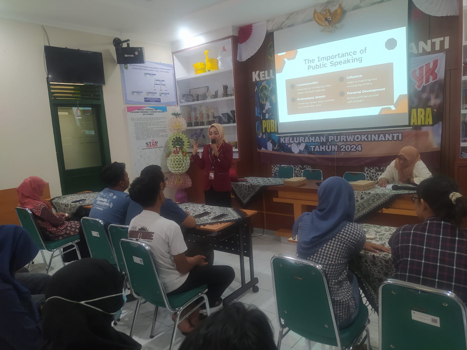 PELATIHAN PUBLIC SPEAKING DI KELURAHAN PURWOKINANTI