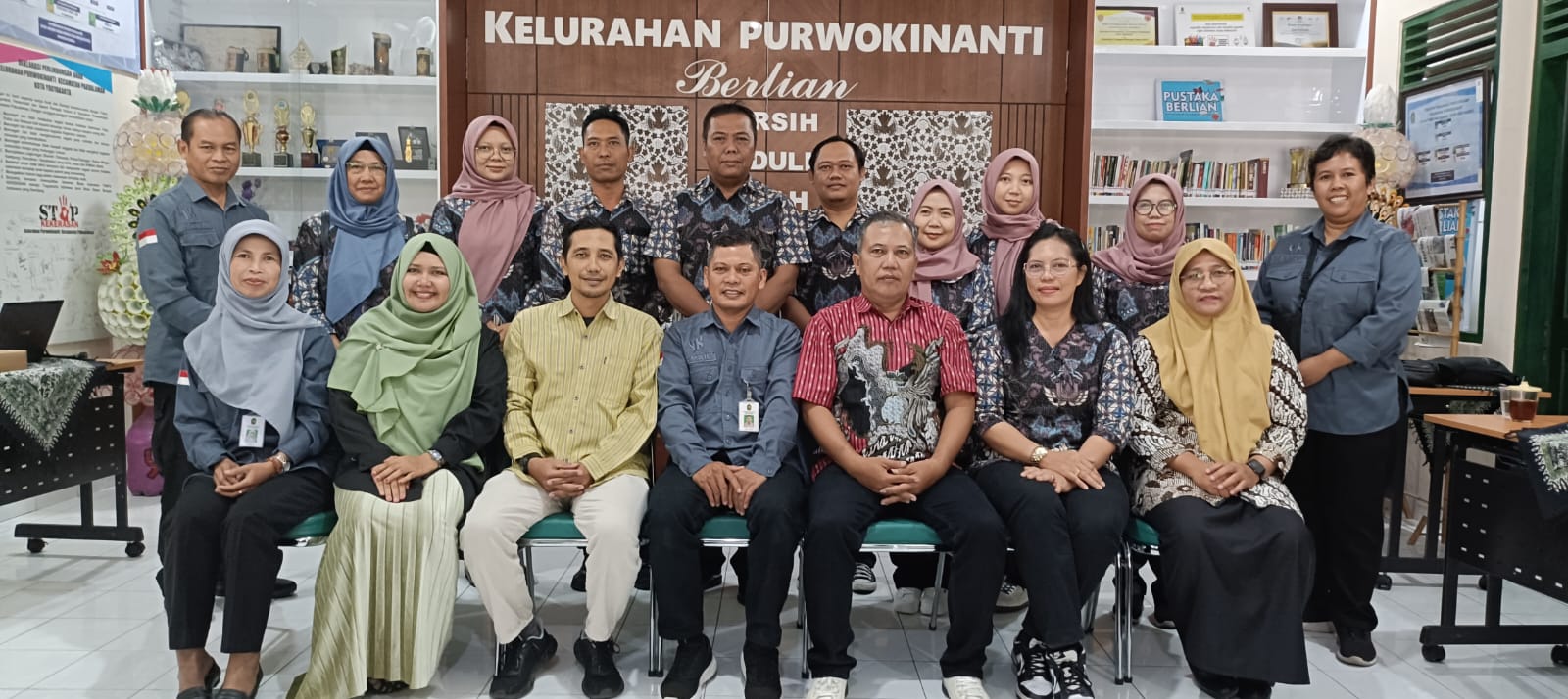 PENERIMAAN TAMU KUNJUNGAN STUDY TIRU UMKM KELURAHAN KEDUNG LUMBU, KECAMATAN PASAR KLIWON, KOTA SURAKARTA DI KELURAHAN PURWOKINANTI