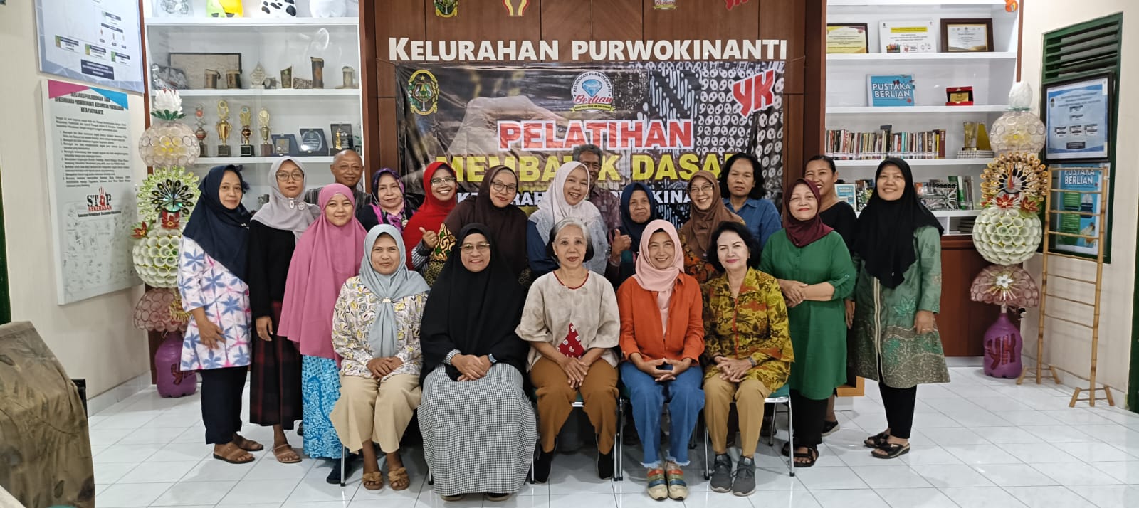 PELATIHAN MEMBATIK DASAR DI KELURAHAN PURWOKINANTI