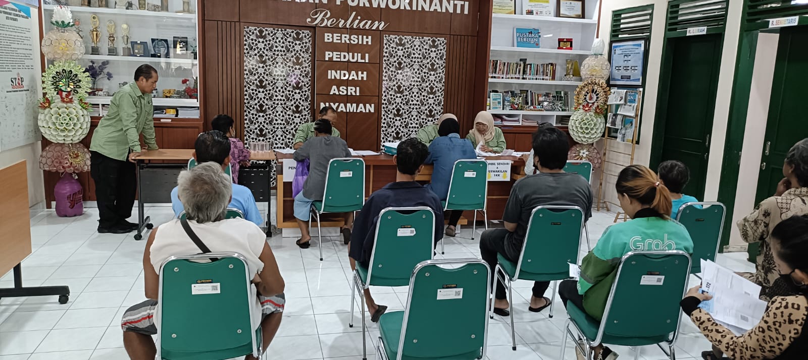 Penyaluran Bantuan Pangan Beras BULOG Bulan Oktober Tahun 2024 Di Kelurahan Purwokinanti