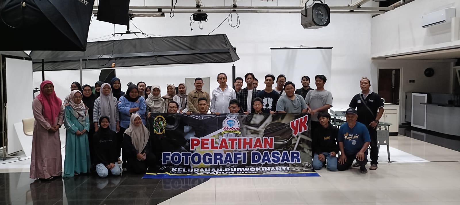 Kegiatan Pelatihan Fotografi Dasar Di Kelurahan Purwokinanti